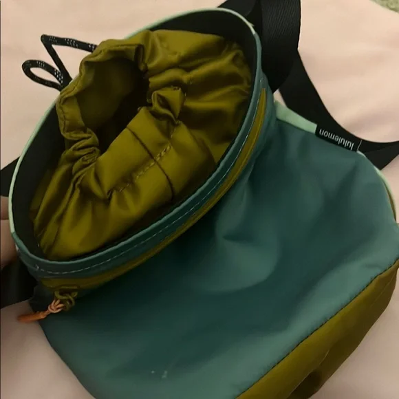 lululemon athletica Green and Olive Satchel water bottle crossbody - Picture 6 of 6